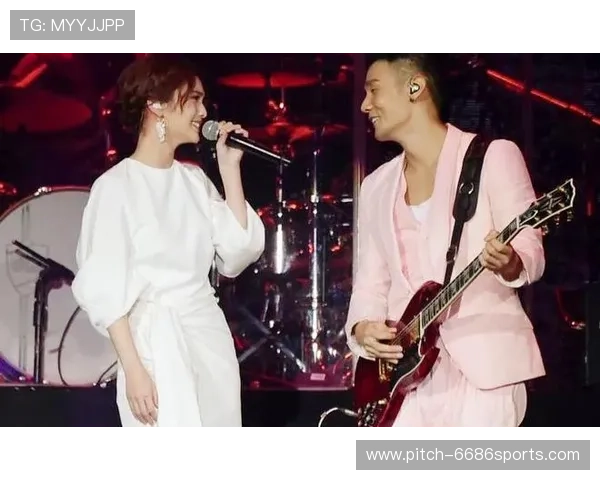 足球球星甜蜜祝福女友生日快乐 共同庆祝爱情与成功的时刻